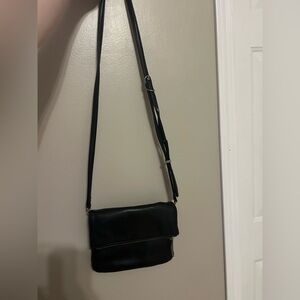 Matt&Nat Vegan Black Crossbody Bag